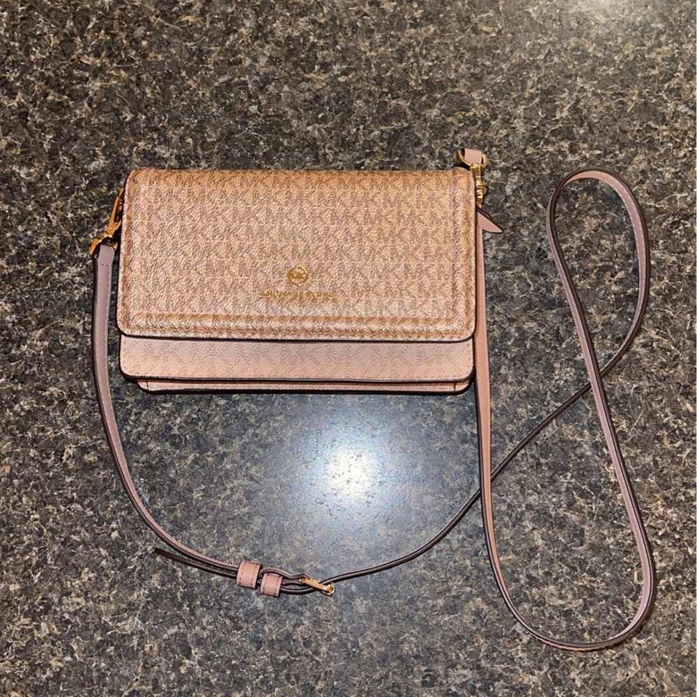 Michael Kors Crossbody Wallet